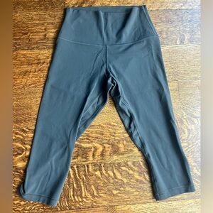 Lululemon grey crop size 6